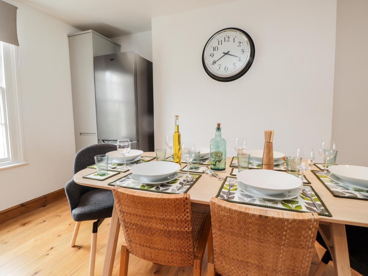 Fairlight View Apartment