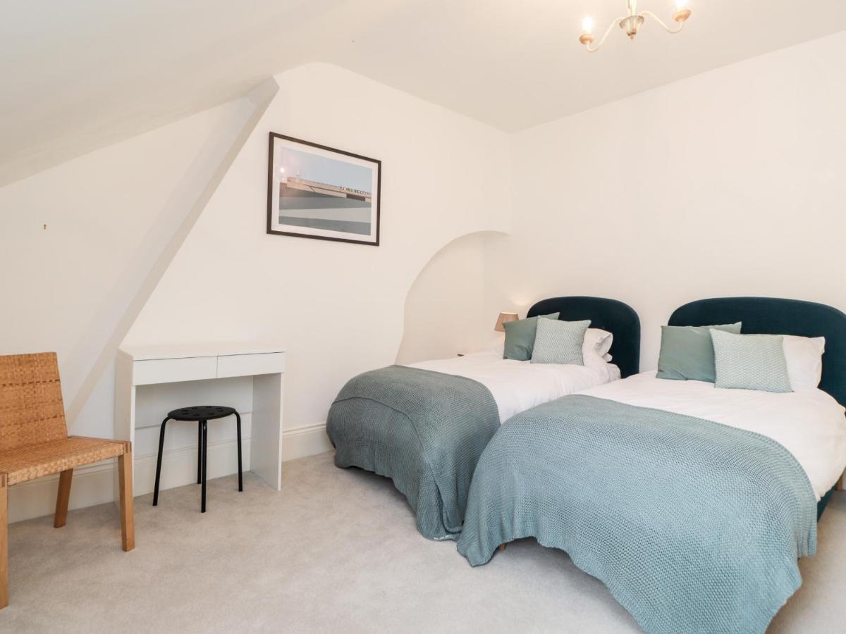 Fairlight View Apartment